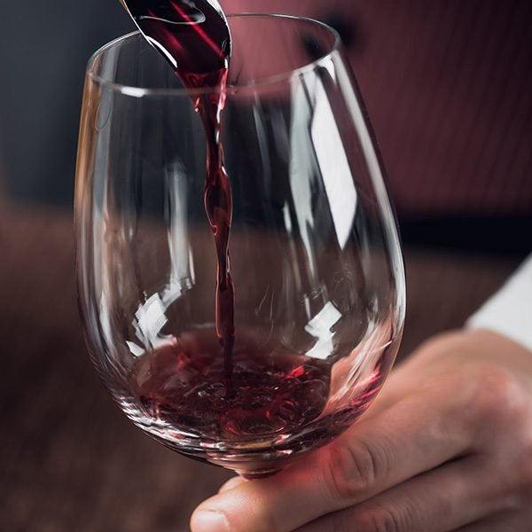 red-wine-pouring-into-wine-glass-Y7FH84E.jpg